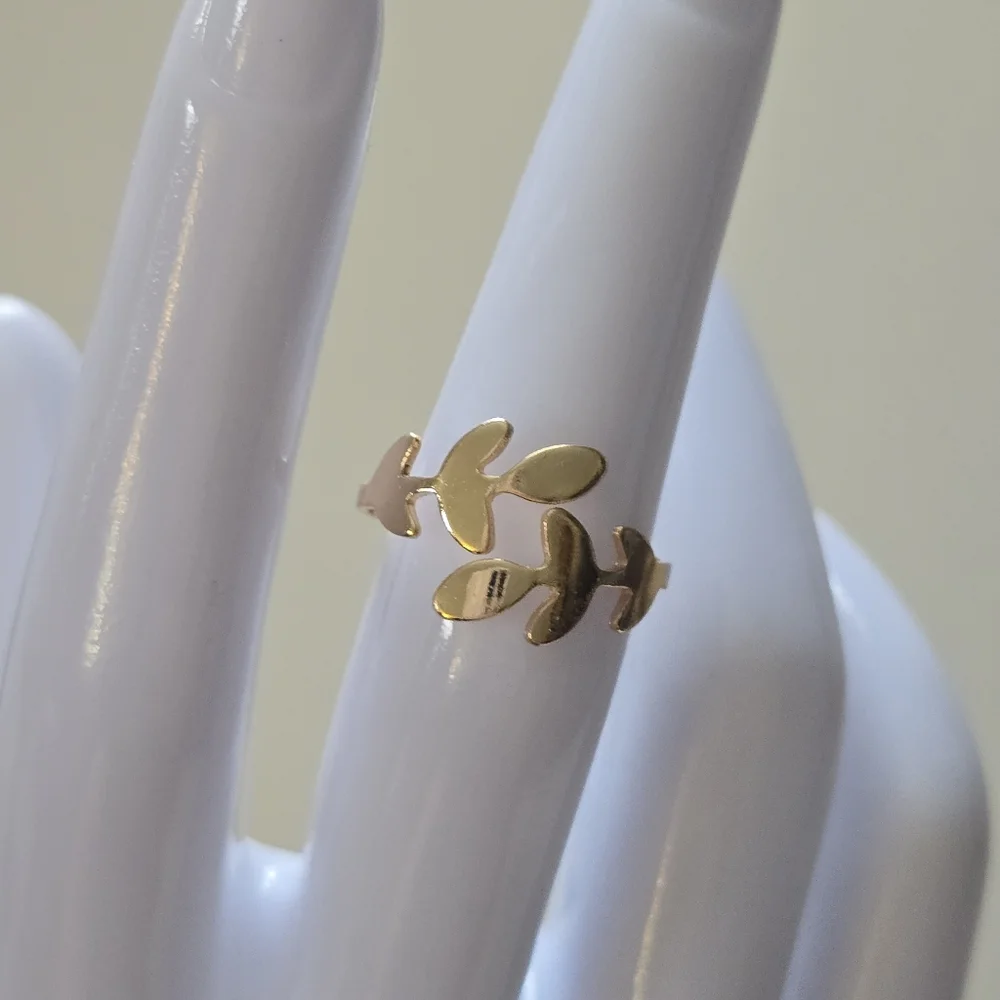 Delicate Gold Leaf Open Ring Size 7.5